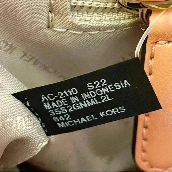 Michael Kors Carmen Medium Monogram Flap Crossbody leather sherbert - Picture 7 of 11